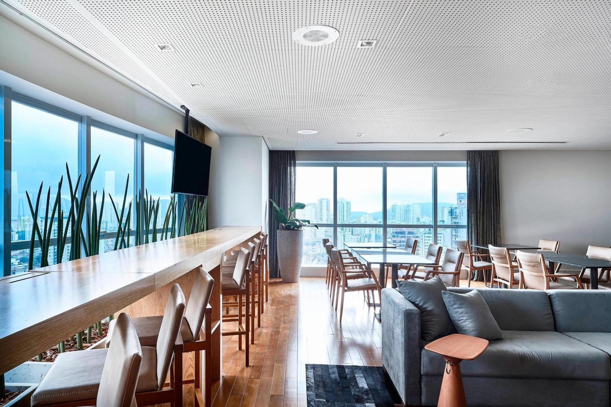 Sheraton Santos Hotel Экстерьер фото The lounge at the airport